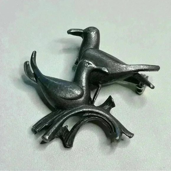 Vintage Seagulls Brooch - Picture 1 of 2